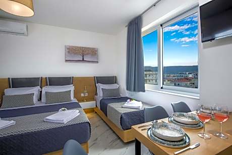Deluxe City Hotel