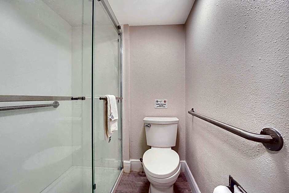 Quality Inn & Suites Airport/Cruise Port Hollywood