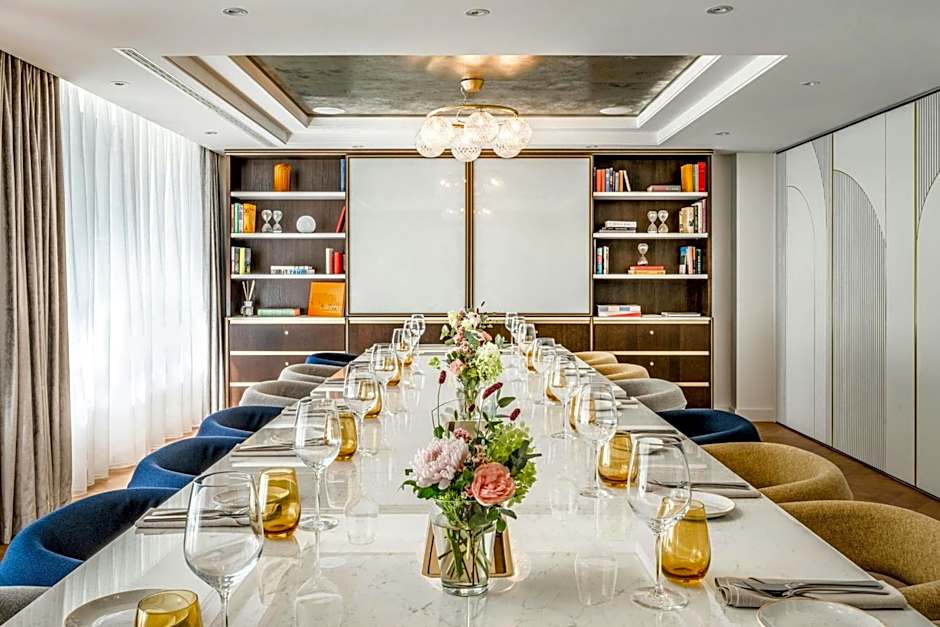 Neues Schloss Privat Hotel Zurich, Autograph Collection