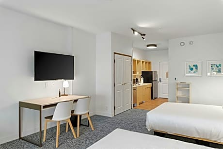 Large Studio with Two Queen Beds