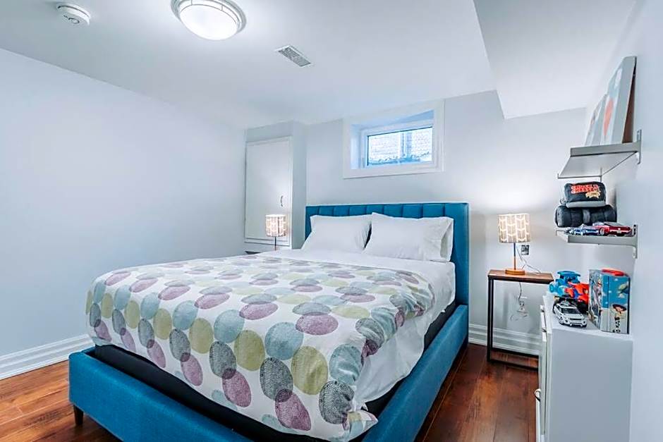Luxurious and Spacious 4BR Home Near Downtown