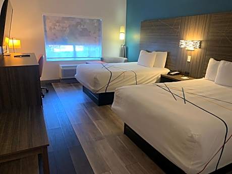 2 Queen Beds Deluxe Room Non-Smoking