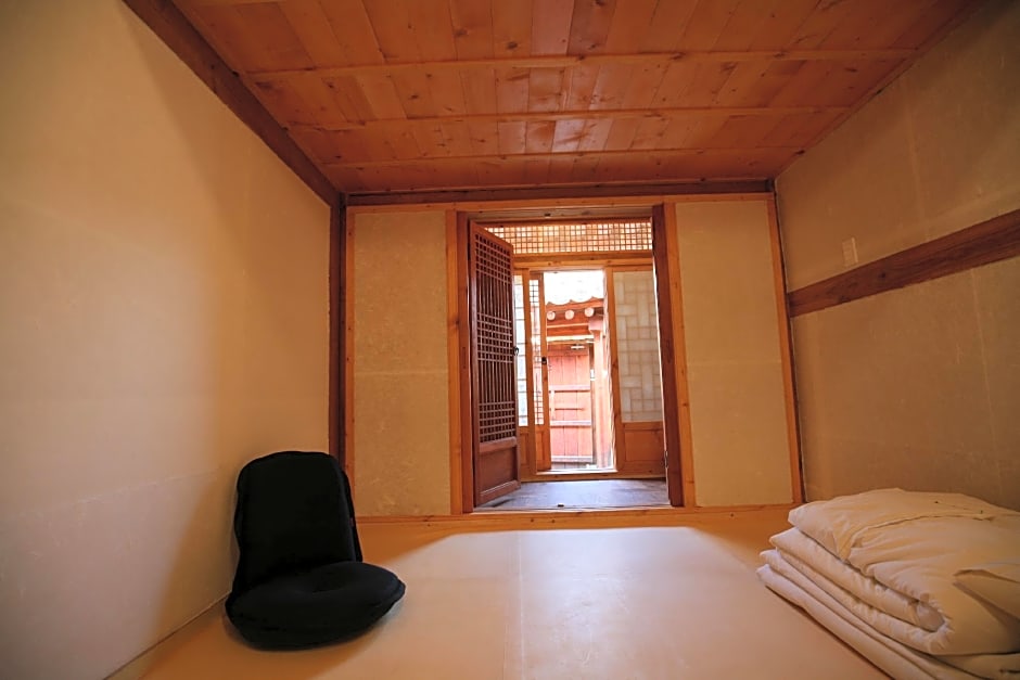 Gaeunchae Hanok Guesthouse Jeonju 2 (Korea Quality)