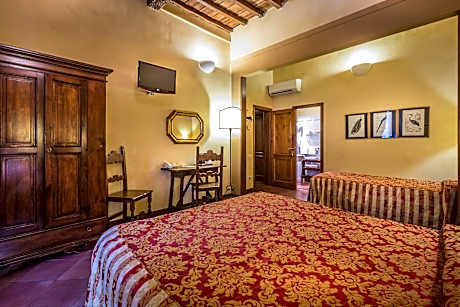 Quadruple Room (1 Double Bed and 2 Twin Beds)