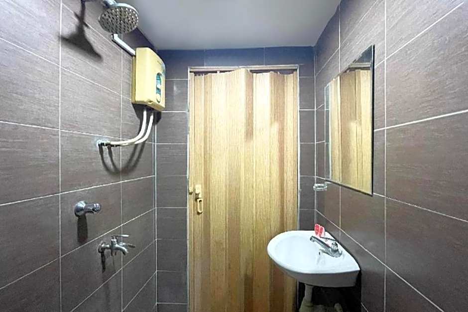 OYO 90324 Muar Station Hotel