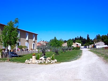 La Sarriette - Chambres d'hôtes et gîte d'étape à Eygalières
