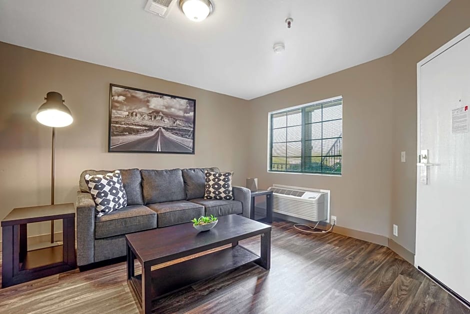 Rancho San Diego Inn & Suites