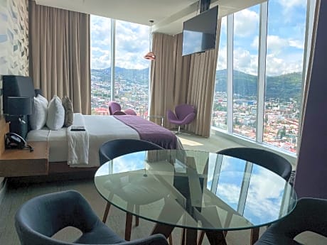 Master Suite with Double Bed