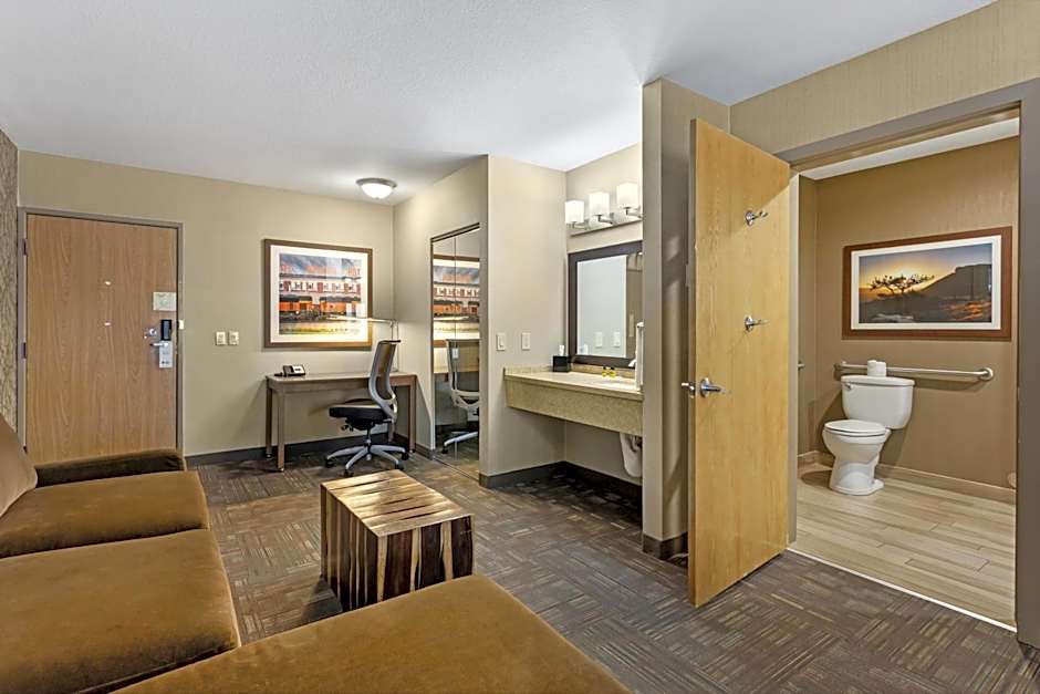 Best Western Plus Cottontree Inn