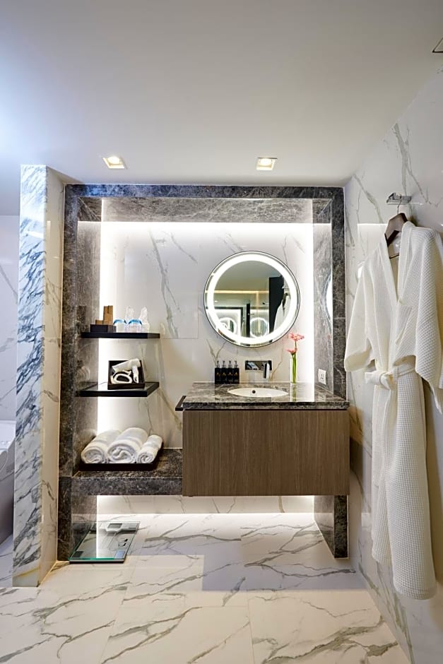 Narai Hotel (SHA Extra Plus)