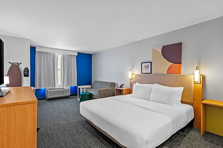 Spark by Hilton Shawnee