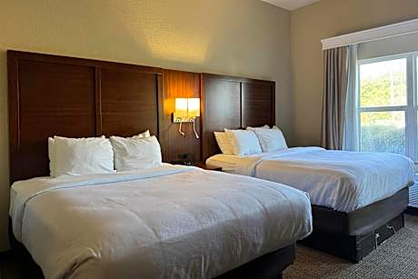 Queen Suite with 2 Queen Beds - Non-Smoking