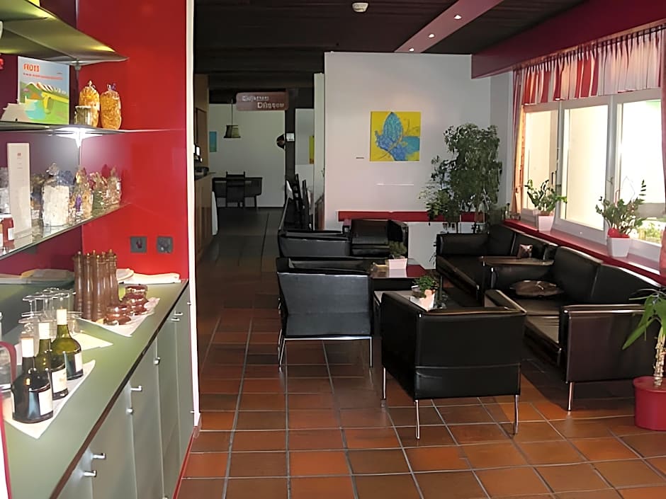 Hotel Santis Lodge