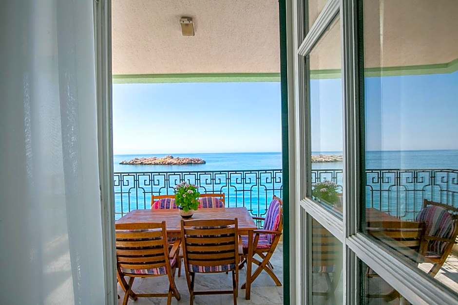 Montesan Luxury Apartment Beach Front