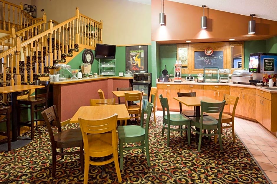 AmericInn by Wyndham Blue Earth