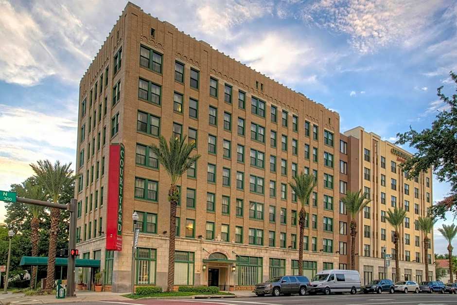 Courtyard by Marriott St. Petersburg Downtown