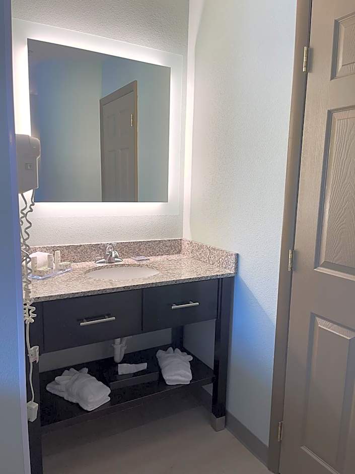 Wingate by Wyndham Salisbury