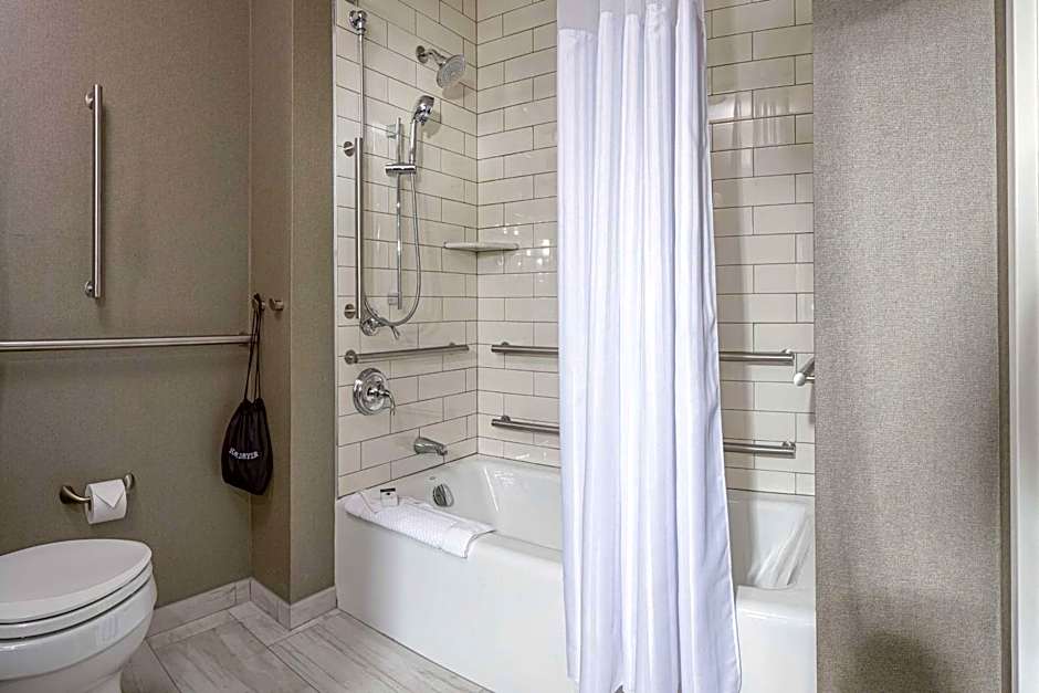 DoubleTree by Hilton Rockland, MA