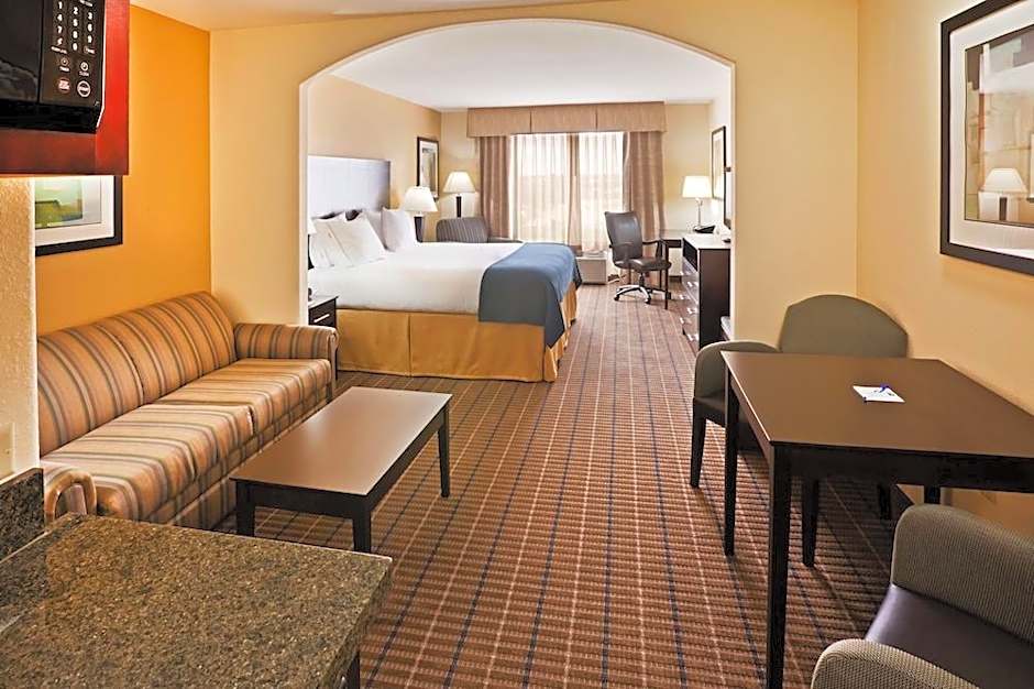 Holiday Inn Express and Suites Hotel - Pauls Valley By IHG