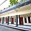 OYO Life 93155 Wisma Sarah