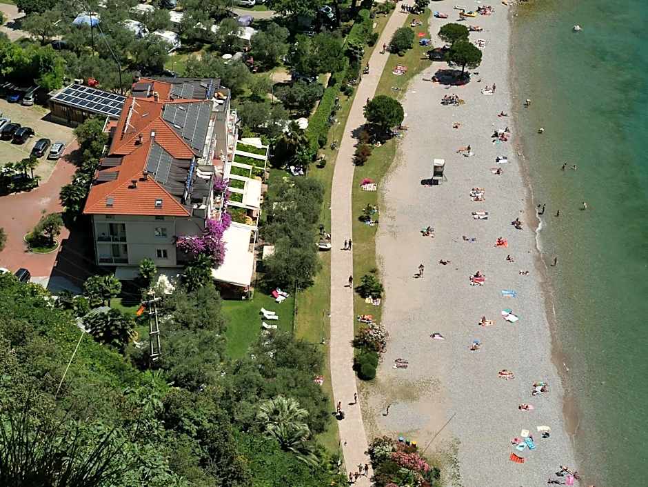Hotel Baia Azzurra - Lake Front