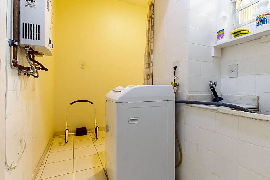 Ipanema: Comfortable 2-Bedroom, Beachside