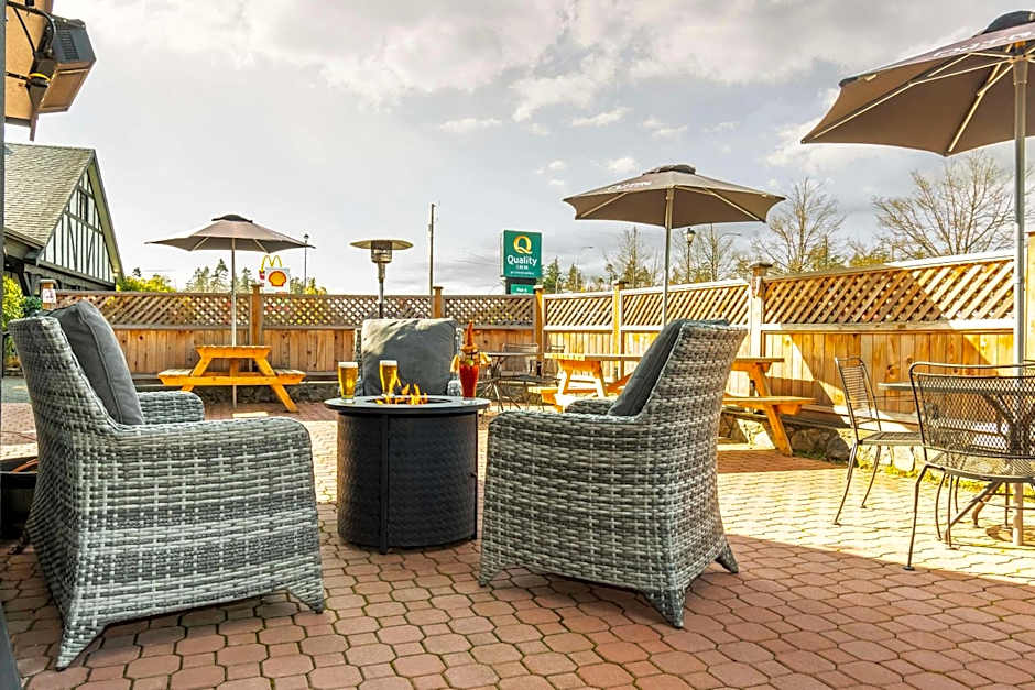 Quality Inn Waddling Dog