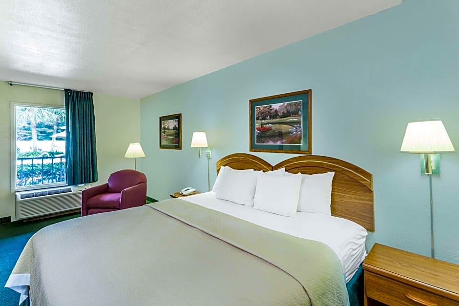Days Inn by Wyndham Lake Park/Valdosta