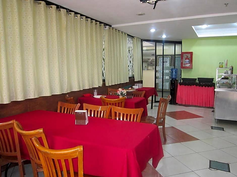 Plaza Maria Luisa Suites Inn
