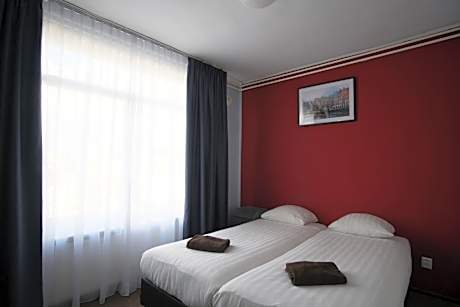 Twin Room with Shared Bathroom