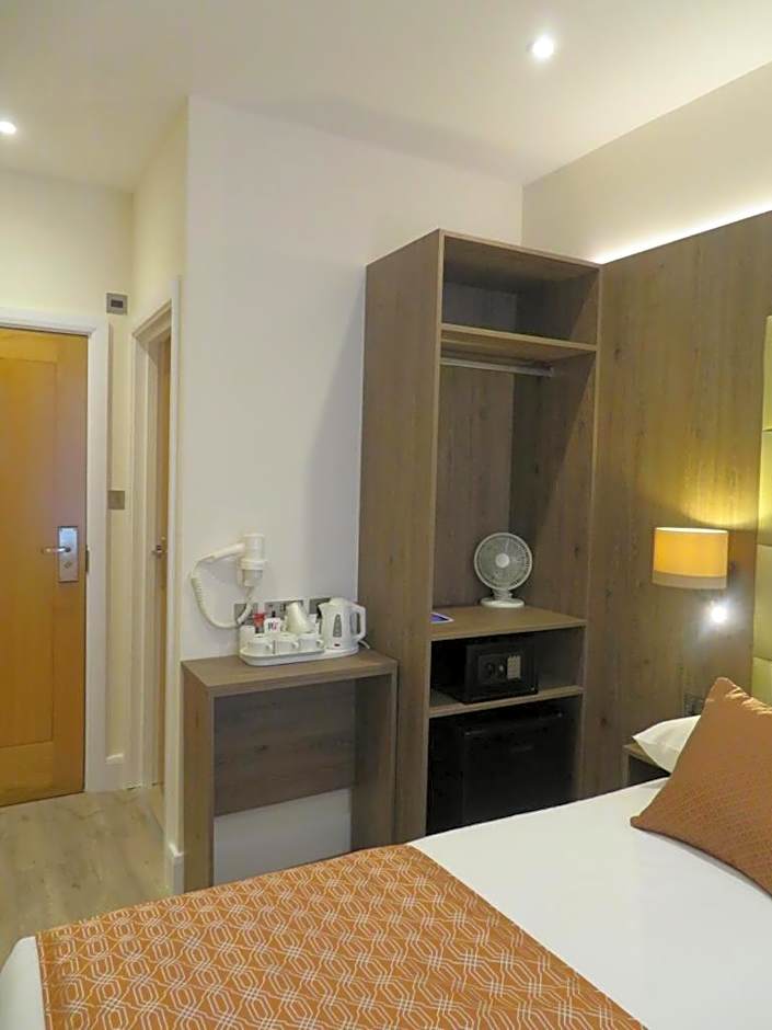 Glendale Hyde Park Hotel