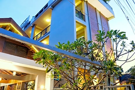 Neakru Guesthouse and Restaurant