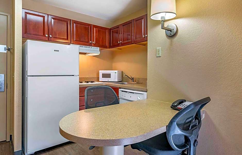 Extended Stay America Suites - Raleigh - RTP - 4919 Miami Blvd.