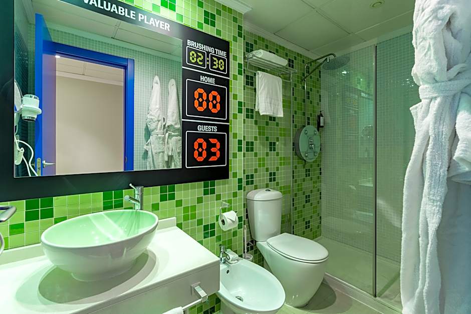 Photo 1 of 2 of slam dunk pool view room (basketball) (4 ad )