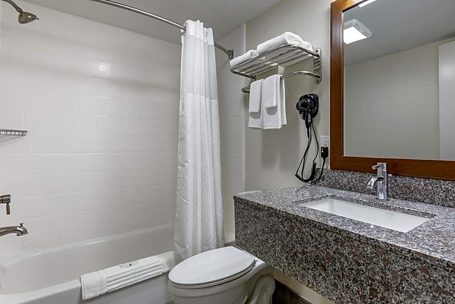 Quality Inn & Suites Spring Lake - Fayetteville near Fort Bragg