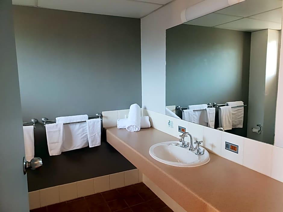 Crystal Fountain Motel