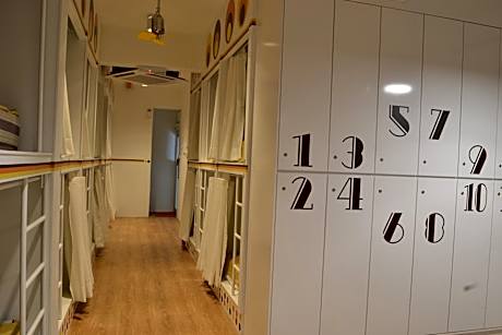 Single Bed in Mixed Dormitory Room