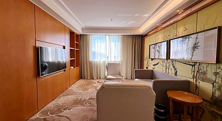 Menshine Gloria Plaza Hotel