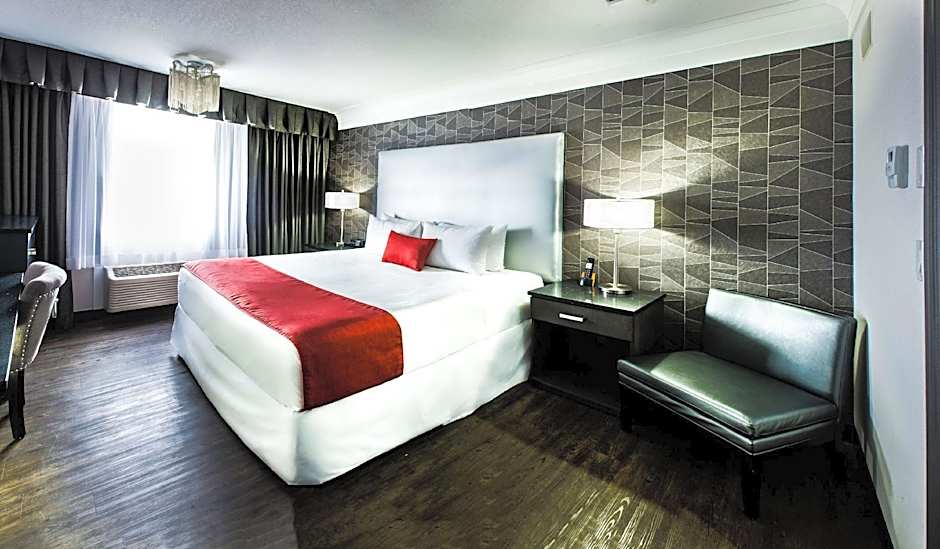 Photo 1 of 12 of Atrium 1 King Bed with Sofabed Suite, Jetted Tub