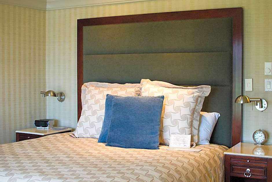 Monterey Bay Inn