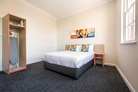 Economy Queen with Shared Facilities