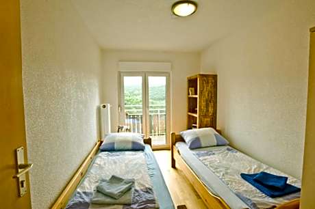 Apartment with Mountain View