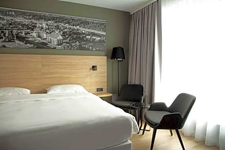 Family Room - Partial Airport View