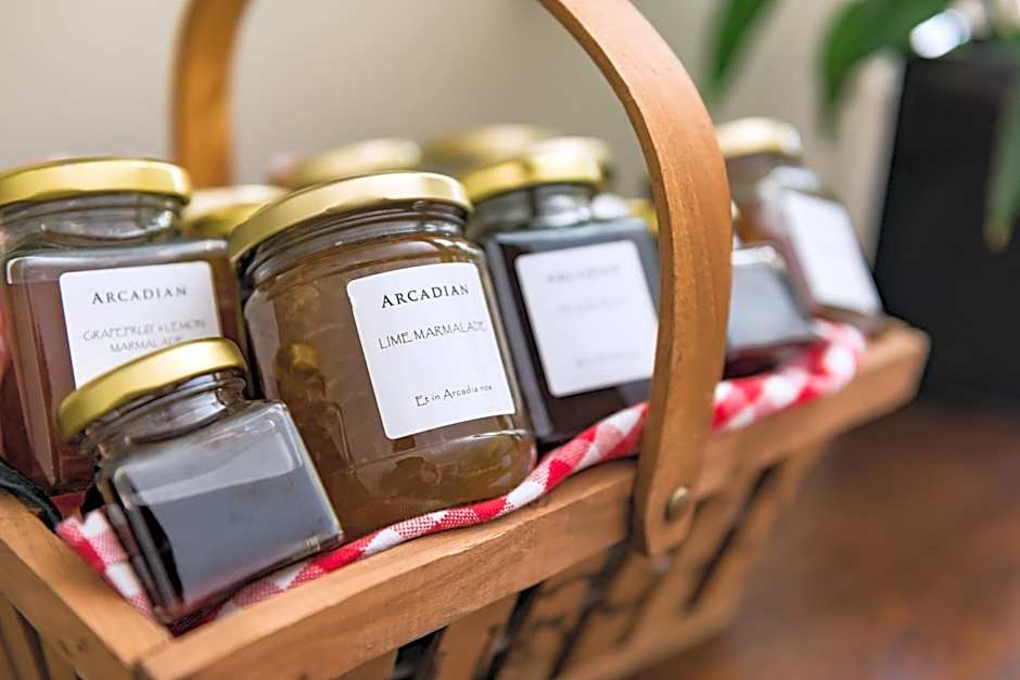 Arcadia Lodge Russell