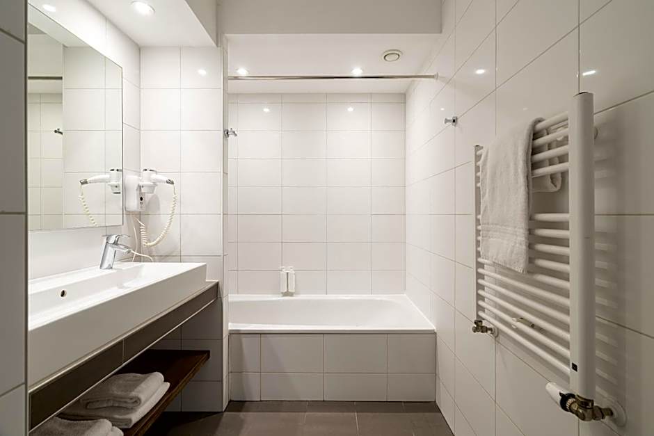 YAYS Amsterdam Prince Island by Numa