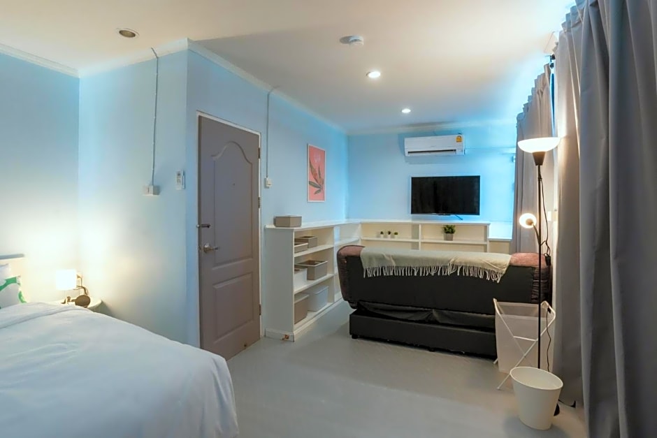 420 Hostel - Ekkamai Buds & Beds