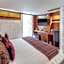 Le VIP Paris - Yacht Hotel