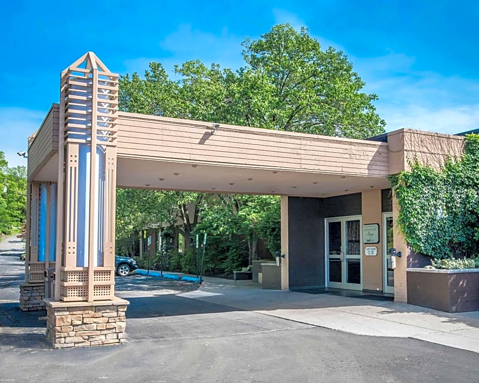 The Woodlands Inn
