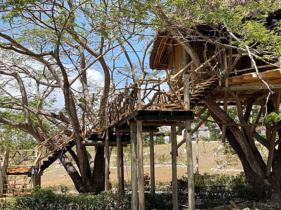 Antonio Beach Tree House Hotel & Spa