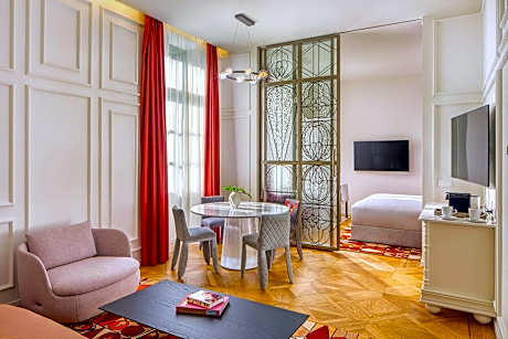 One-Bedroom Suite with Danube View